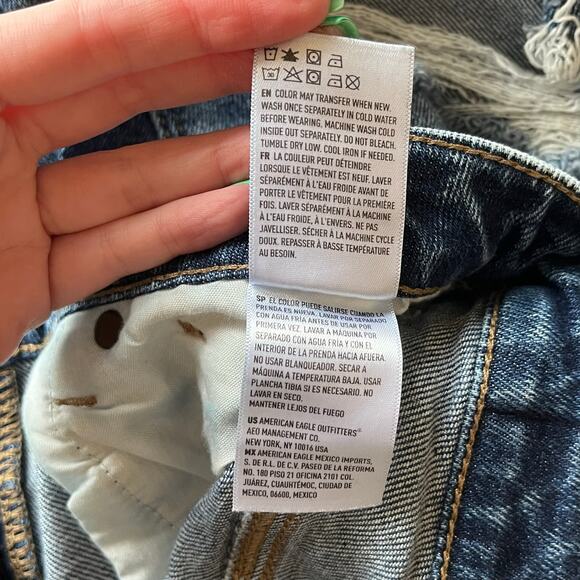 American Eagle Distressed Mom Jean Size 4 Regular - Picture 4 of 13